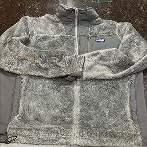 Patagonia men’s Large R3  polartec furry grey Jacket